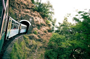800px-Train_to_Shimla